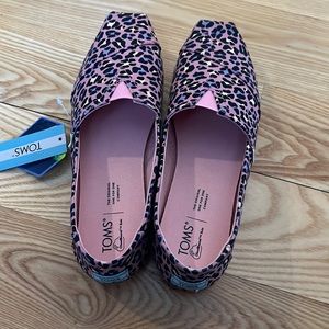 Brand new Tom’s blush leopard alpargata shoes